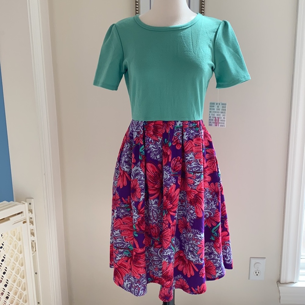 • Lularoe Amelia Dress •